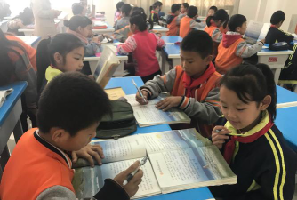 高密市仁和镇咸家学校阅读区