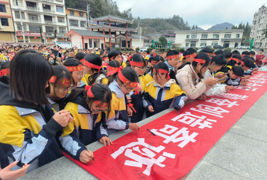 漆树坝乡九年制学校阅读区