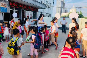 成都市外化成小区第一小学阅读区