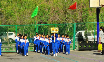 乌市新市区精诚学校阅读区