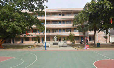 电白县岭门中学阅读区