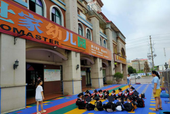 华大街道城东村幼儿园阅读区