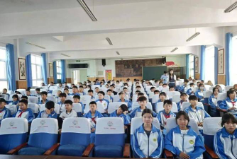 鲁沙尔镇第四小学阅读区