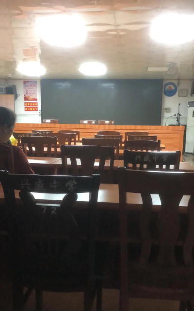 信宜市兴盛中学阅读区