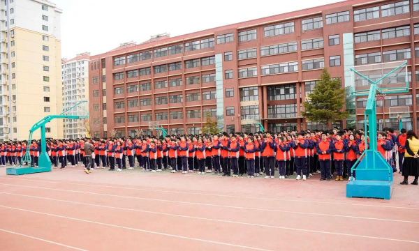 哈密私立青华学校阅读区