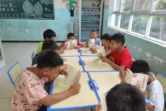 白泥塘小学初中部阅读区