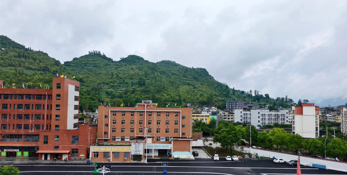 湄潭县永兴镇茅坝中学阅读区