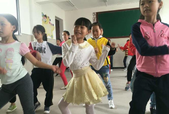 摆郎小学阅读区