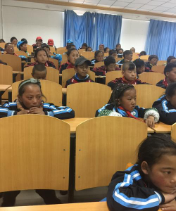 甘德县青珍乡中心寄宿制小学阅读区