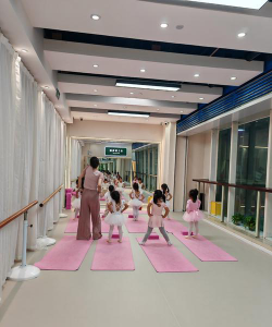 张掖市甘州区莘禾艺术培训中心有限责任公司阅读区