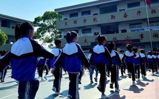 湖下中心小学阅读区