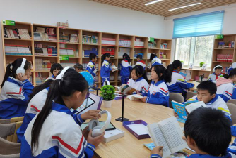 开阳县南龙乡中心小学阅读区