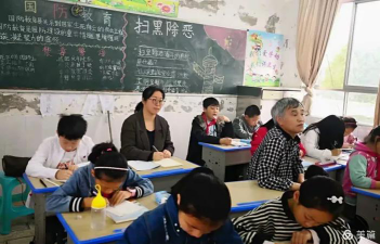 息烽县黑神庙小学阅读区