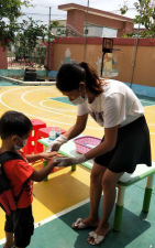 廉江市石岭镇蓓蕾幼儿园阅读区