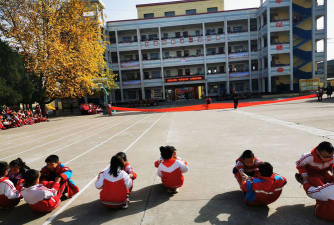 富平县留古镇中心小学阅读区
