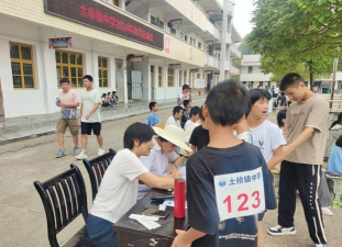 习水土城镇中学阅读区