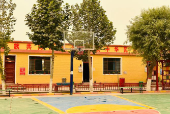 六户地镇学校阅读区