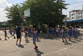 深圳市龙岗区坑梓秀新学校阅读区