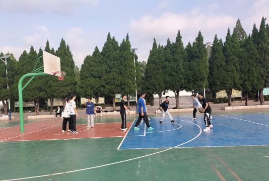 汕尾市业余体校阅读区