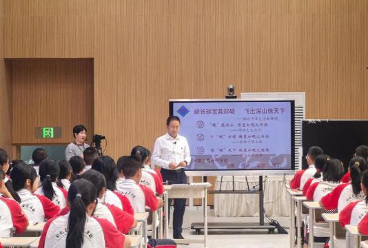麻阳苗族自治县凌云体育学校有限公司阅读区