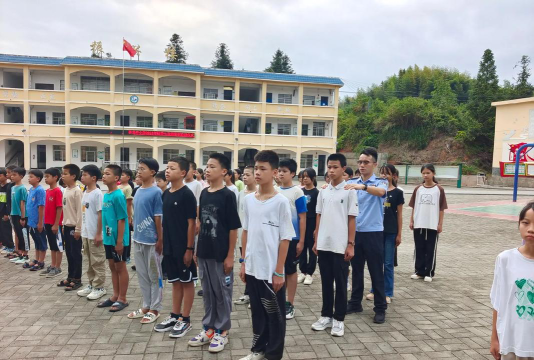 龙坑镇中心学校本部阅读区