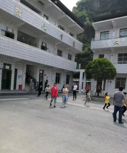 狮溪中心学校阅读区