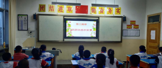 六坝中心小学阅读区