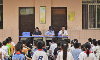 民联乡龙山中心小学阅读区
