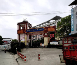 大河塔乡中心小学阅读区