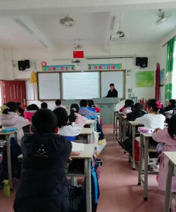信宜市洪冠中心小学(河冲分校)阅读区