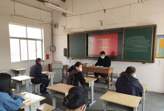小泊头镇梁郑王学校阅读区