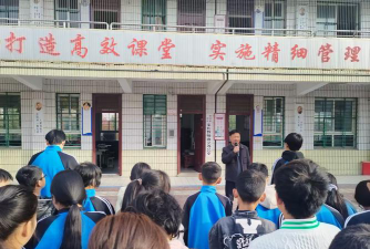 镇平县杨营一初中阅读区