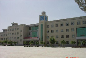 且末县阿克提坎墩乡希望学校中学部阅读区