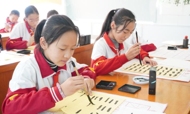 西峰区肖金镇纸坊小学阅读区