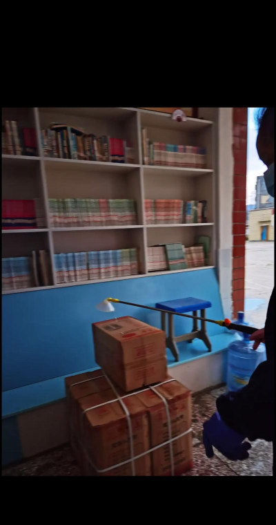 石泉县银龙乡中心小学阅读区