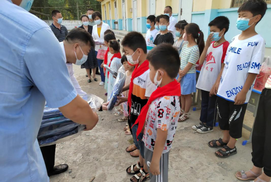 庆城县卅铺镇王桥小学阅读区