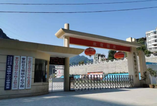 毛坝镇中心小学阅读区
