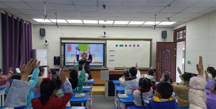平利县长安镇中心小学阅读区