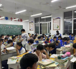 邓州市裴营乡第二初级中学阅读区
