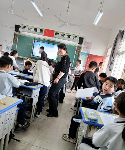 商洛市商州区黑山镇中心小学阅读区
