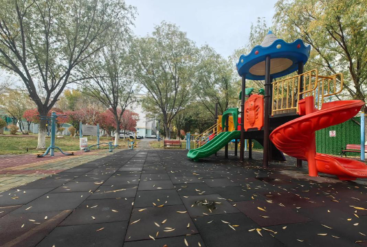 青岛高科技工业园枯桃幼儿园阅读区