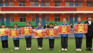 洛南县城关镇中心小学阅读区