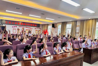 洛南县城关镇工农小学阅读区
