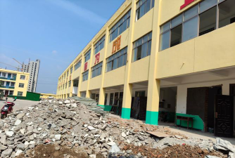 洛南县城关镇尖角小学阅读区