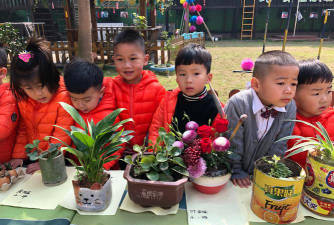 万年当下乡花朵幼儿园阅读区