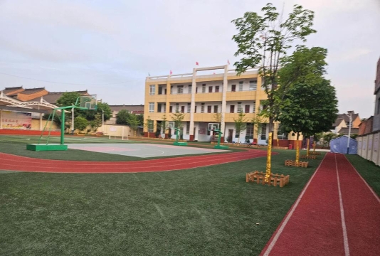 东风镇东风小学阅读区