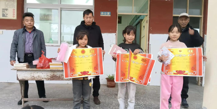 睢县后台乡初级中学阅读区