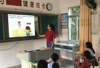信宜市贵子镇石马小学阅读区