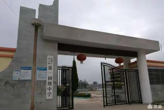 商丘市柘城县岗王乡中心中学阅读区