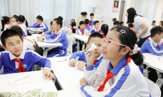 深圳市园岭实验小学阅读区